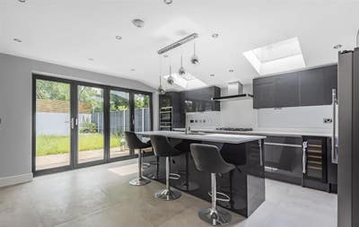 5 bed,4 bathrooms (shared accommodation) Main Photo