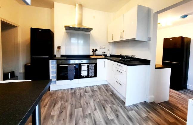 Clean, Bright, En-suite Rooms *2 weeks free* Main Photo