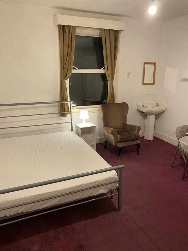 Double room available in Shepherd’s Bush road  Main Photo