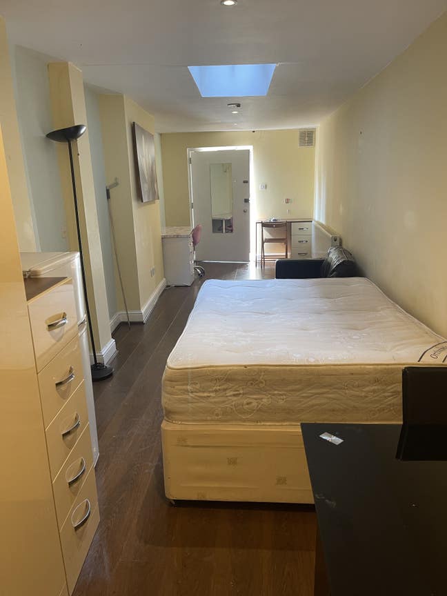 &pound;1250 @ Ealing Studio Flat to Rent inc All Bills Main Photo