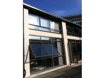 Bright Double Room in Friendly Warehouse w/ Deck Main Photo