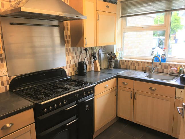 Two double rooms in professional house share Main Photo