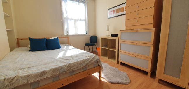 Lovely big bright room in friendly house Main Photo