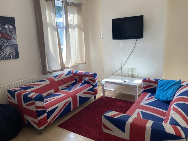 Entire 3 bed house off Beverley Road / Nr Uni  Main Photo