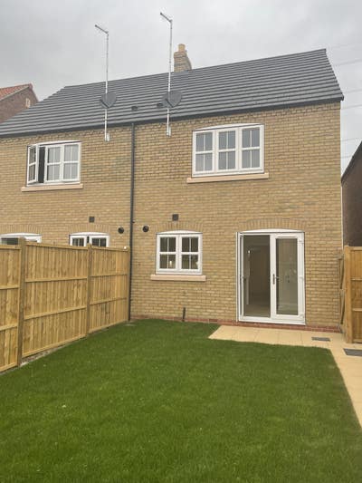 Room to Rent in Kingswood  Main Photo