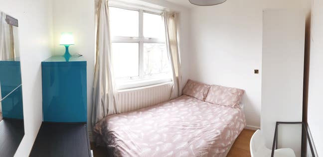 Small Double Room in social house in Commercial Rd Main Photo