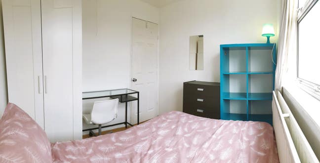 Small Double Room in social house in Commercial Rd Main Photo