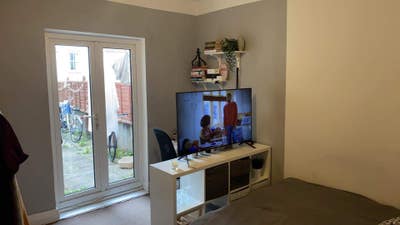 Nice double room 10 minutes on foot from city  Main Photo
