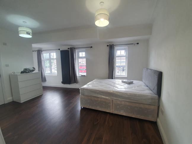 Double Ensuite near Southgate Tube station Main Photo