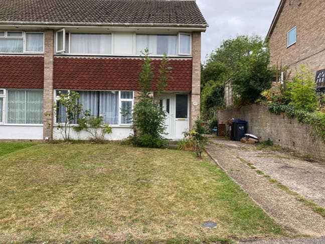 3 Doubles, 1 Single in a 4 bed Semi Detached House Main Photo