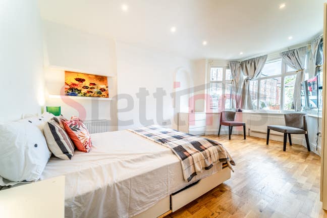 One bedroom apartment. Hendon central Main Photo