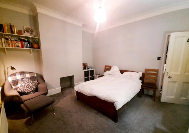 Large sunny double - 600m from the Triangle! Main Photo