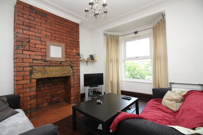 Double Room Available - Armley Main Photo