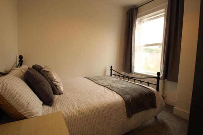 Zero deposit option - Near Town - HP12  Main Photo