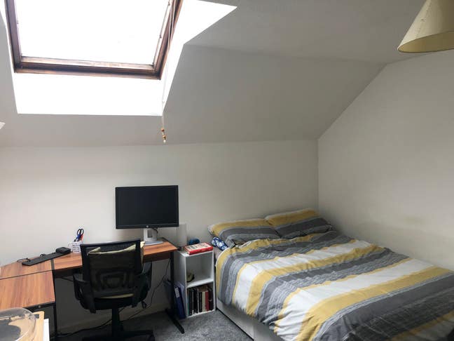 Large double room to rent in two bed flat Main Photo