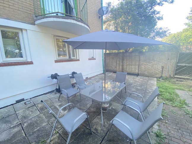 Large En-suite Room In Clean Leafy House Main Photo