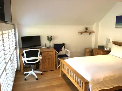 Stunning double room with own entrance & en-suite Main Photo