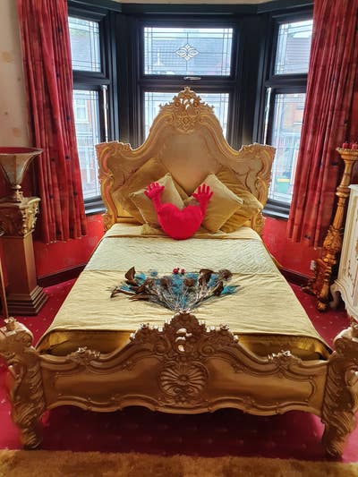 Luxurious, flat and  Master Bedrooms fully furnish Main Photo