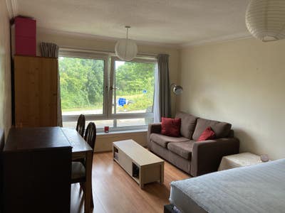 City/West End double bedroom with sitting area Main Photo