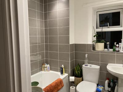 Spacious Double Room in house  Main Photo