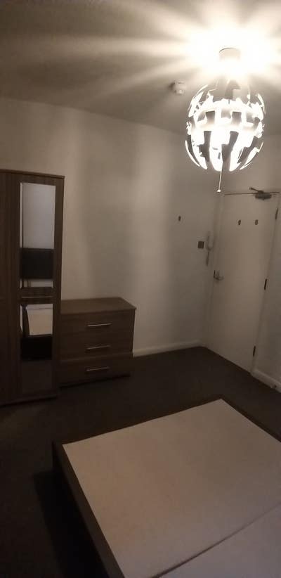 Double Room available now Main Photo