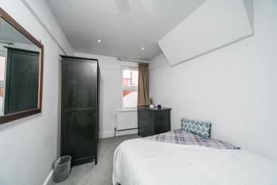 Lovely Double Room in Central Reading Main Photo