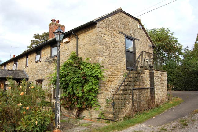Spacious Self-Contained Room to Let with En-Suite  Main Photo