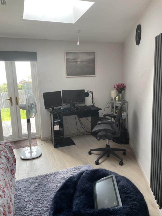Suitable for working person/student. House share Main Photo