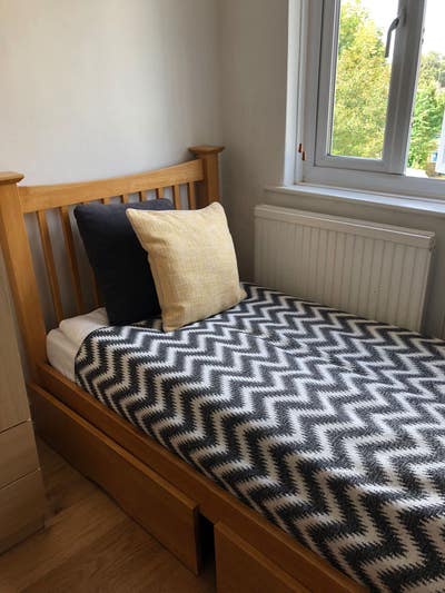 Single room in 4 bedroom detached house Main Photo