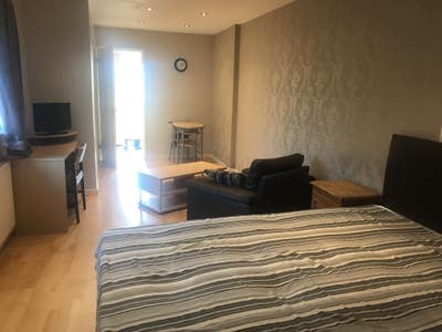 Spacious Double Room with own entrance  Main Photo