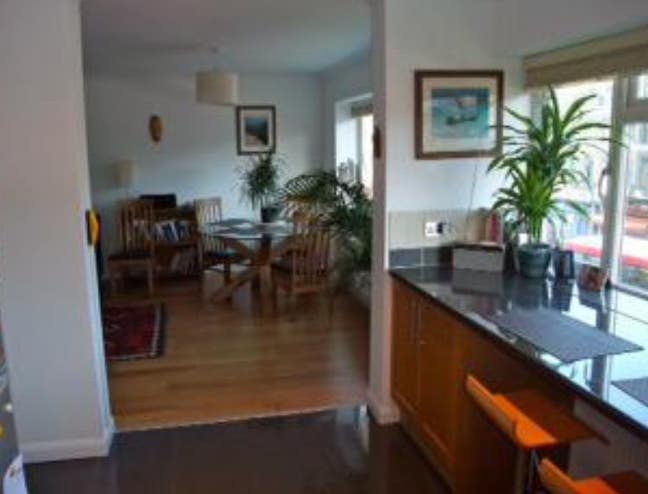 Double bedroom in a lovely 2 bedroom Flat  Main Photo