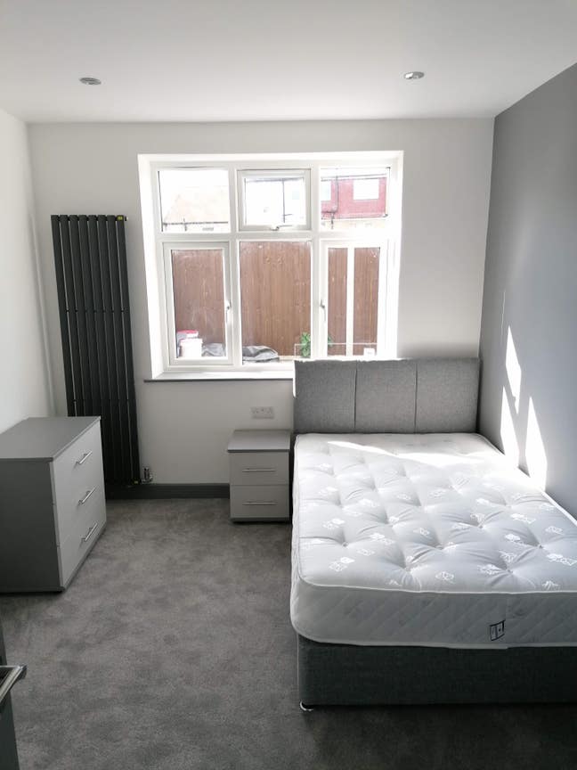 Brand New House share 5 rooms & studio available Main Photo