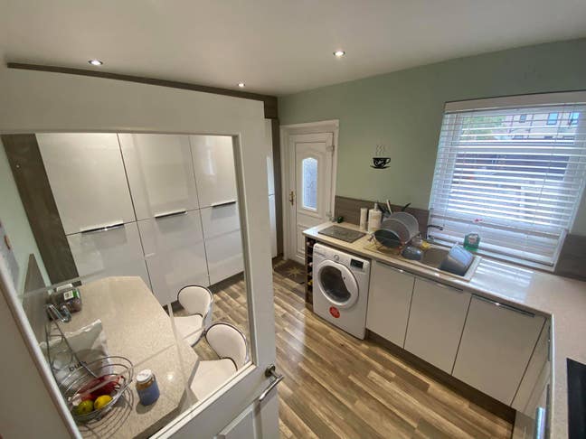 Entire newly renovated house to yourself Main Photo