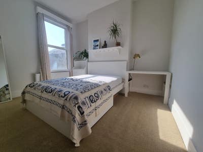 Lovely home with a garden and bills included Main Photo