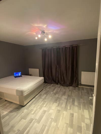 Entire Studio Flat Available  Main Photo