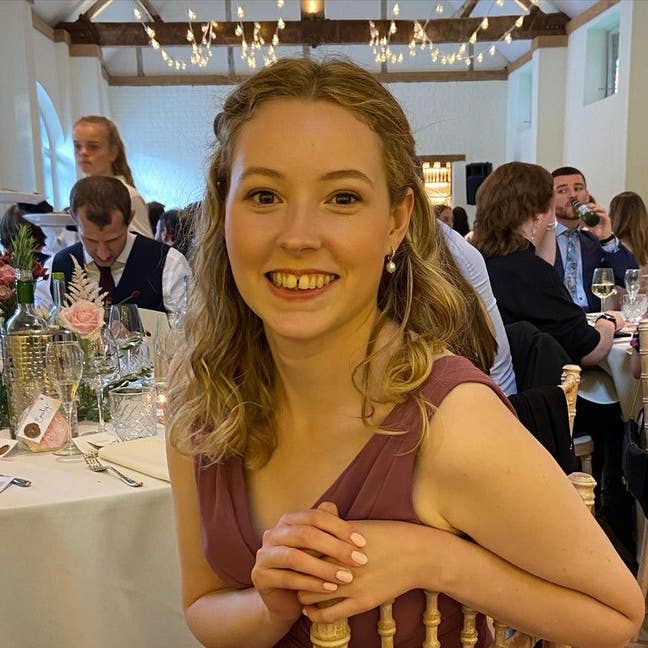 Professional female seeks quiet room Main Photo