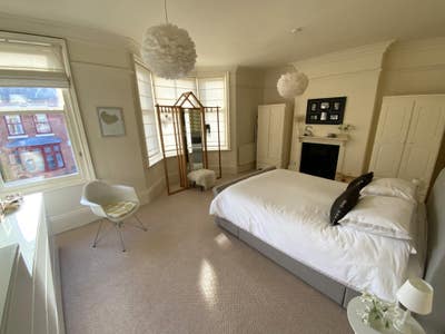 Large Rooms Available - Next to City Centre Main Photo