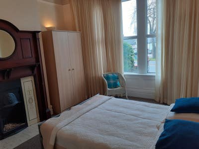  Spacious double room . Large Townhouse, Cathays Main Photo