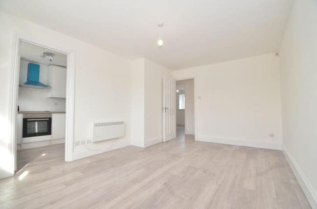 Top Floor Two Bed Flat with Allocated Parking Main Photo