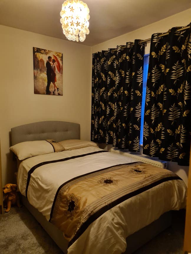 Detached bungalow close to all shops, public trans Main Photo