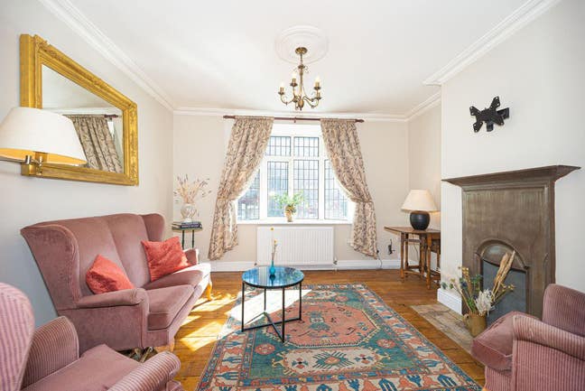 Female Preferred   Bright   Double   Room
 Main Photo