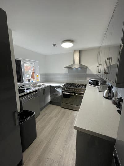 One En-Suite Room Available Soon!🏡☎️🛁 Main Photo