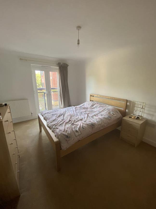 Furnished Double Room with Ensuite Main Photo