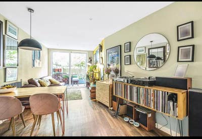 King size double en-suite with walk in wardrobe Main Photo