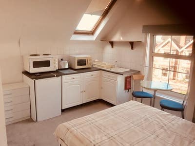 Lovely ensuite room in a beautiful Victorian House Main Photo