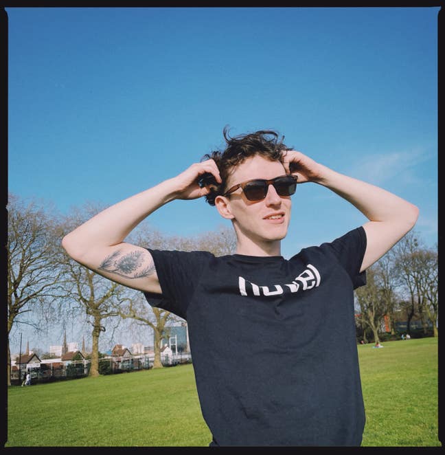 Looking for studio flat or room  in London. Main Photo