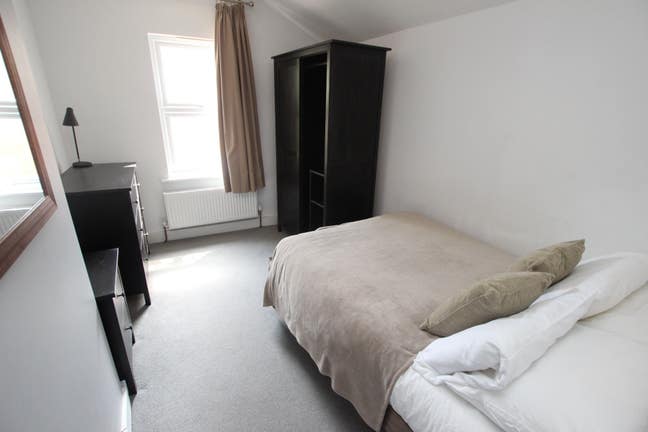 Furnished Double Rooms with one En-suite in RG1 Main Photo