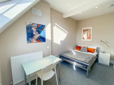 Stunning Ensuite Room in South Croydon by Station Main Photo