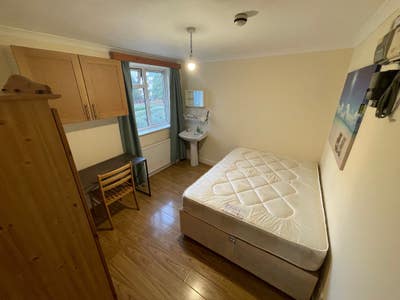 New  Double Room - 1 Min Walk Caledonian Rd Tube!! Main Photo
