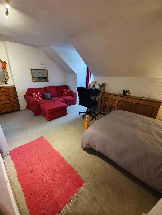 XL EN SUITE/ studio nr Hove station( london link) Main Photo